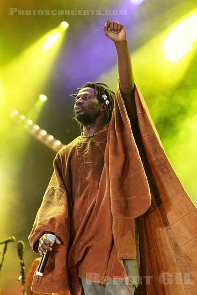 TIKEN JAH FAKOLY - 2005-09-09 - LA COURNEUVE - Parc Departemental - Grande Scene - 